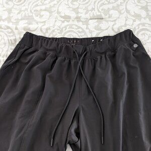 Livi Women's Capri Active Pant Black Size